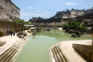 heytheregrace.com | Danau di Depan Goa Pote di Bukit Jaddih Madura
